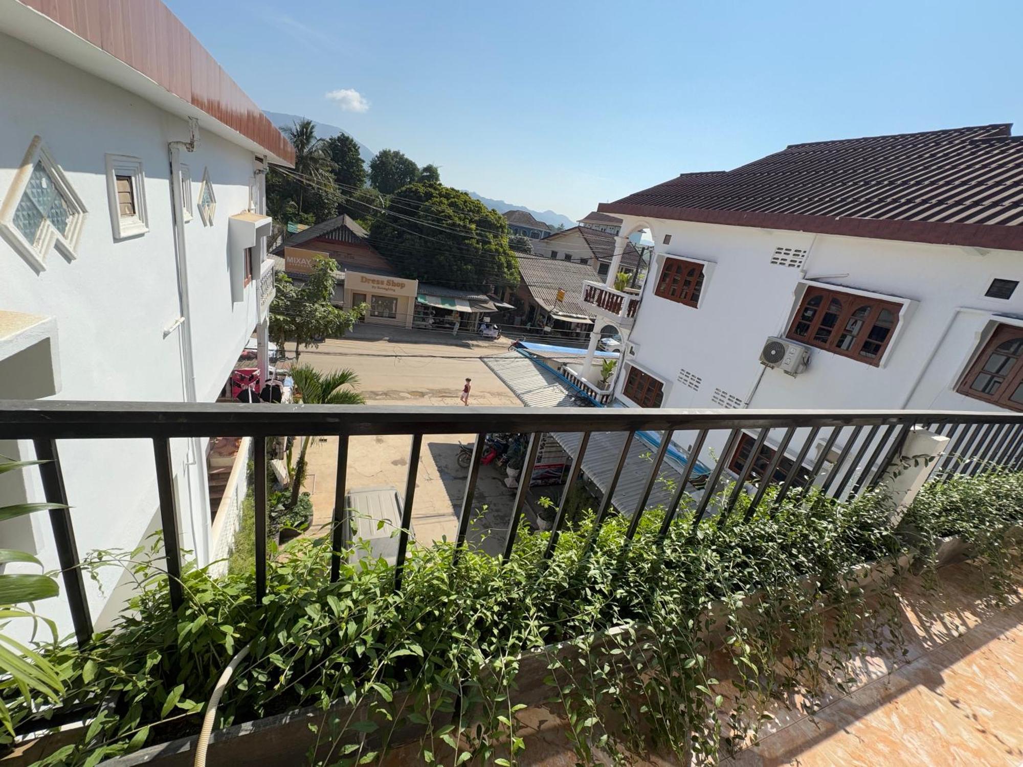 Vang Vieng Green Hotel מראה חיצוני תמונה